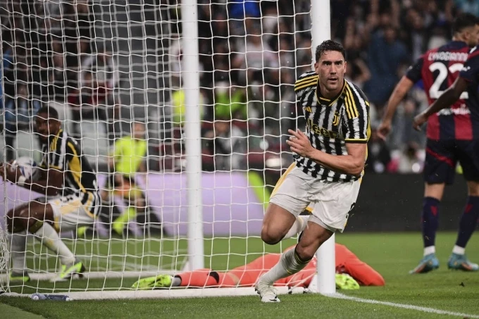 img-Vlahovic giúp Juventus thoát thua