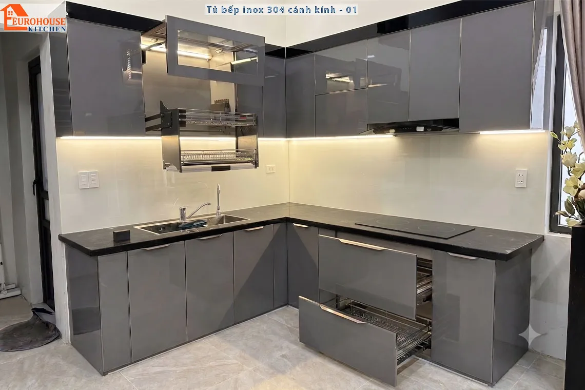 img-Tủ bếp inox 304 cánh kính chất lượng bền đẹp theo thời gian